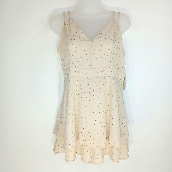 ALTAR’D STATE Women’s Beige Star Print Tiered Mini Dress Size Large NWT - Picture 2 of 13